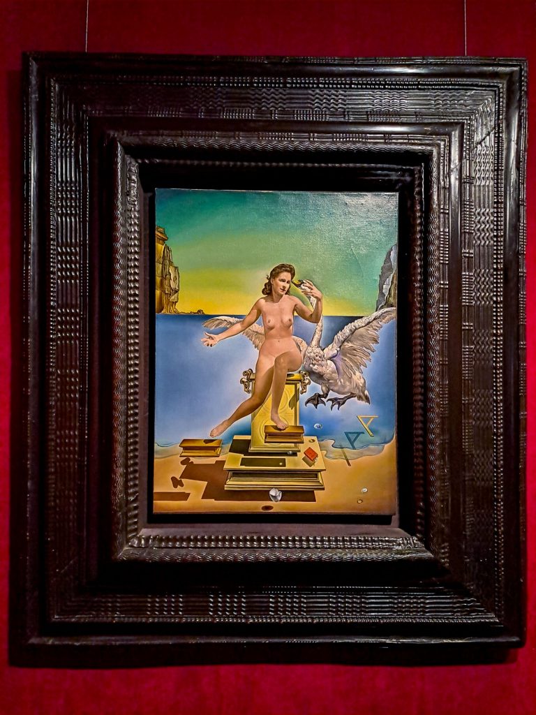 Картина Дали "Атомная Леда"