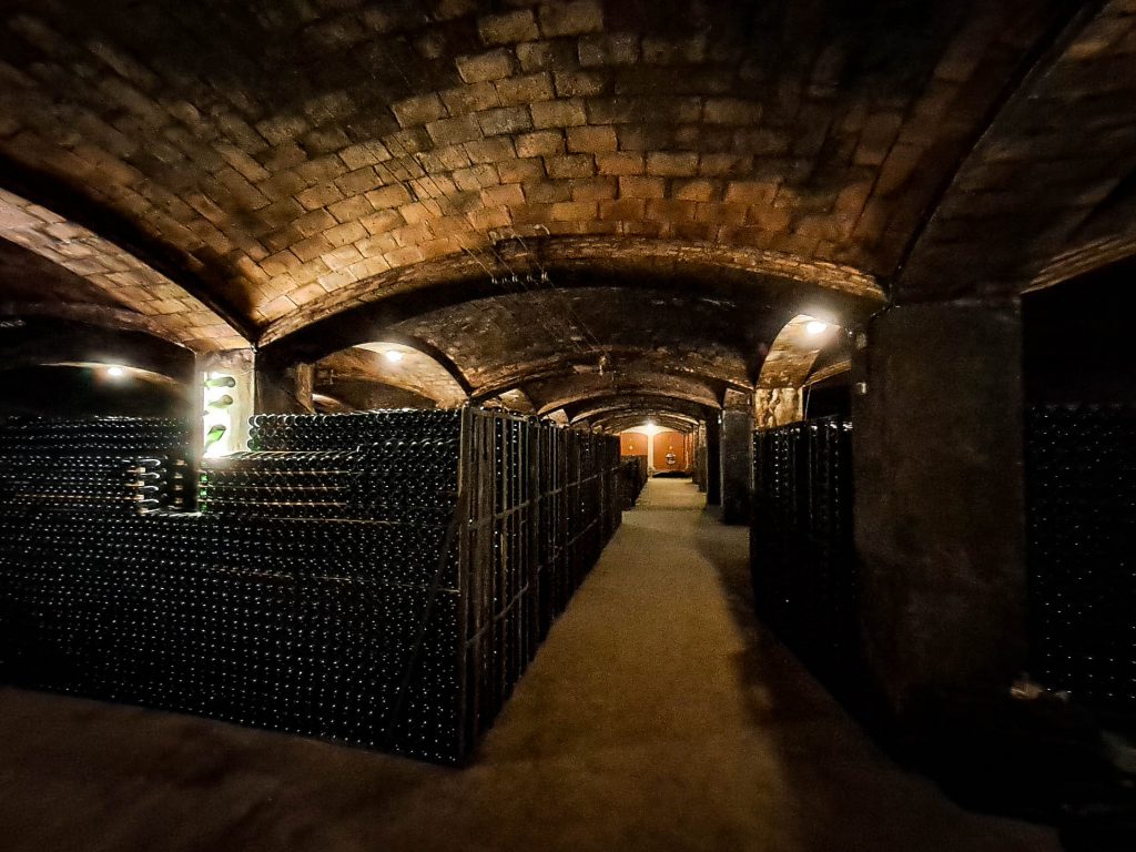 Погреб, где выдерживается игристое вино корпиннат